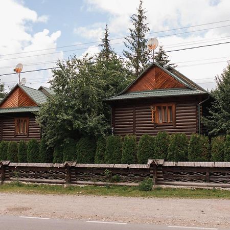 Kermanich Hotell Vorochta Exteriör bild