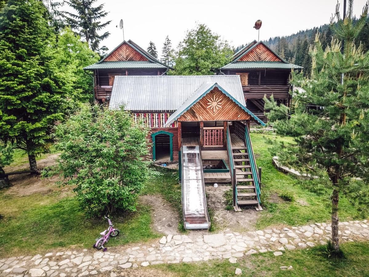 Kermanich Hotell Vorochta Exteriör bild